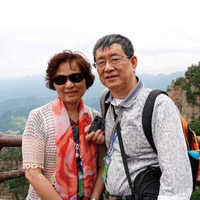 踏遍青山人未老，海棠花下戲兒孫